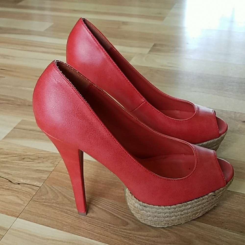 Today Only! $15 Dollhouse Savi Coral Heels - Picture 4 of 6